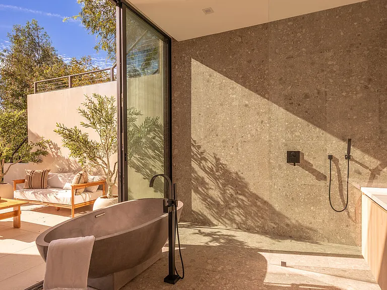 12752 Mulholland Dr — Photo 35