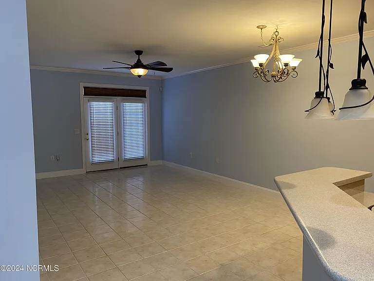411 Avenshire Ct — Photo 11