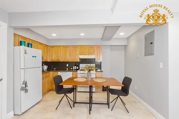 Sold by Royal House Realty, Inc. | media 20