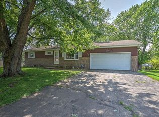 1055 Finley Dr, Mt Zion, IL 62549