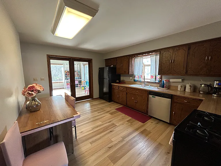 2711 Albany Ct — Photo 5