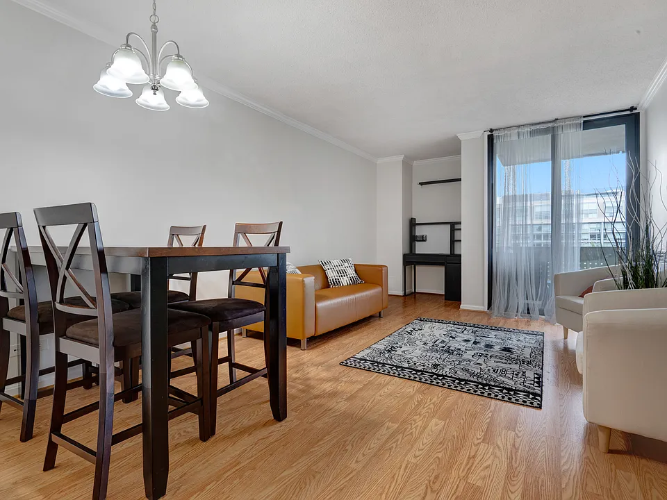 240 M St SW #E605
