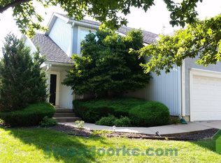 14832 Robinson St, Overland Park, KS 66223