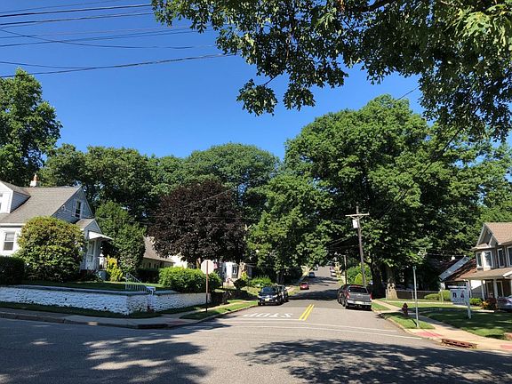 4th image of 38 Bergen Ave