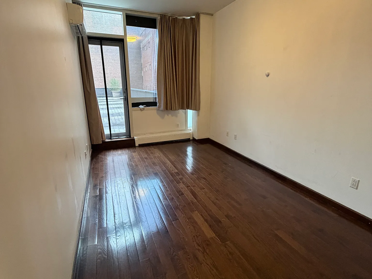4205 Parsons Blvd — Photo 1