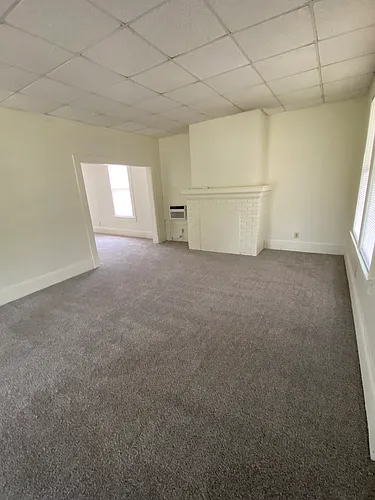 231 N Lakeshore Blvd Photo 1