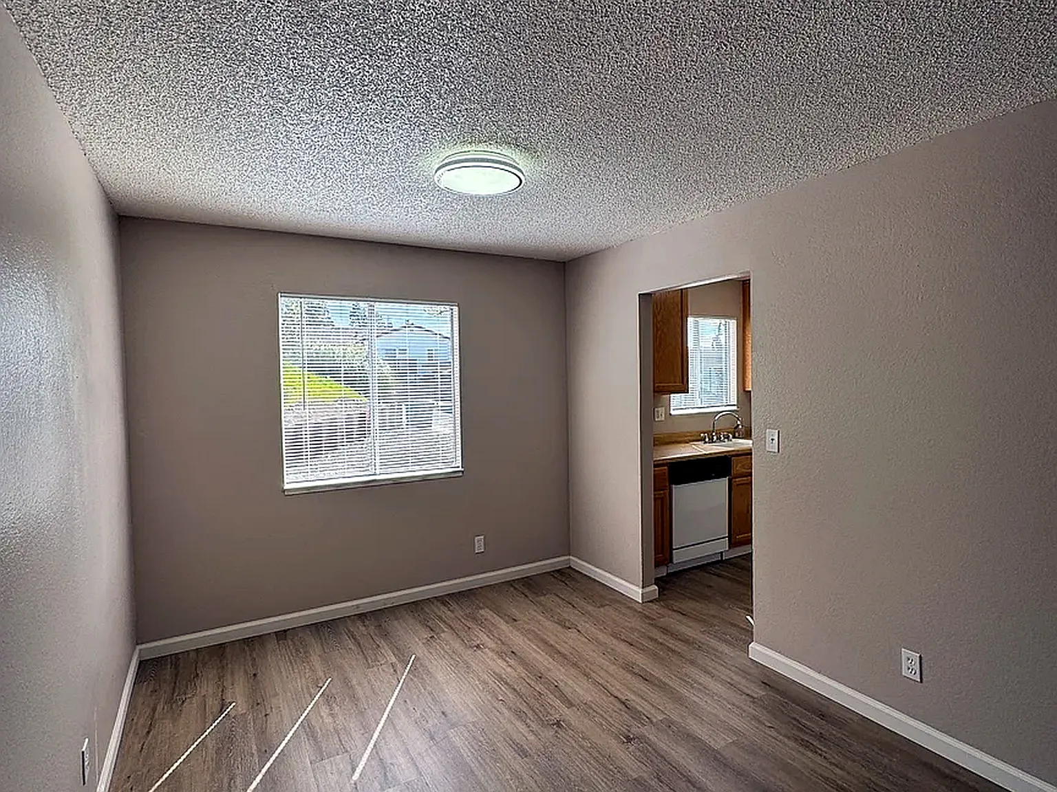 2 bed, 1050 sqft, $1,995 — Photo 4