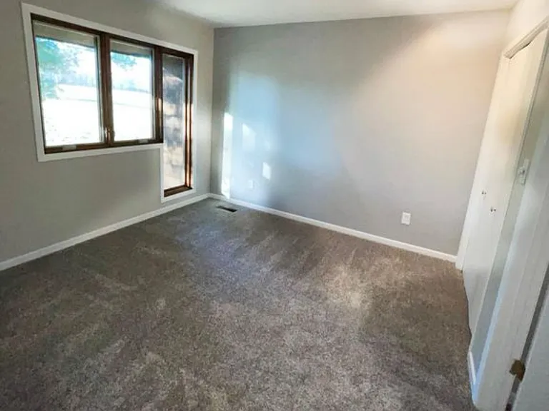 115 Beechnut St #G10 — Photo 12