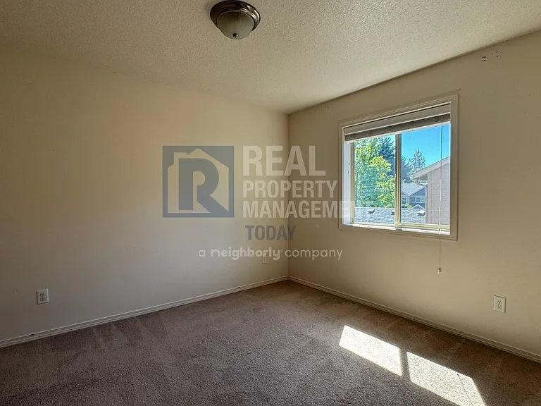 3611 Loren St NE — Photo 10