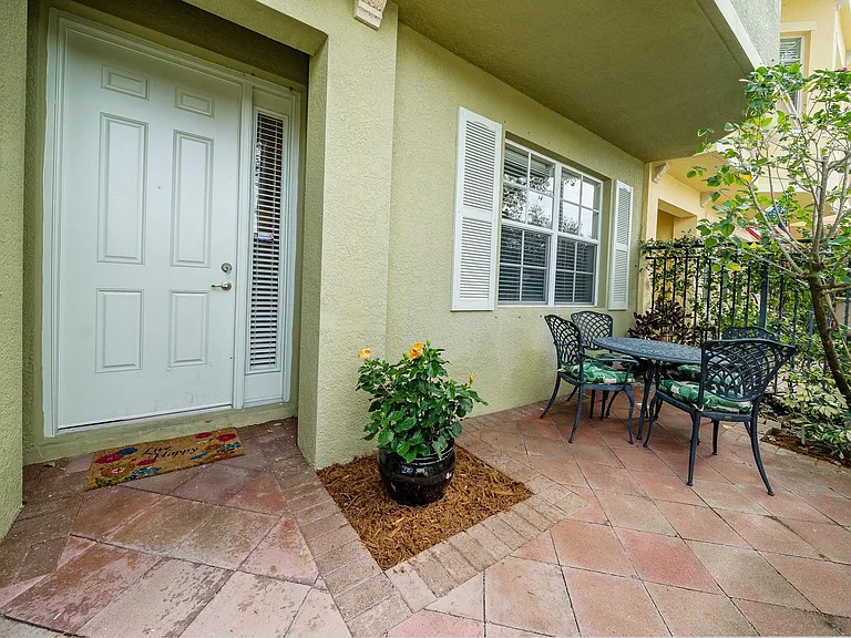 11860 Valencia Gardens Ave — Photo 3