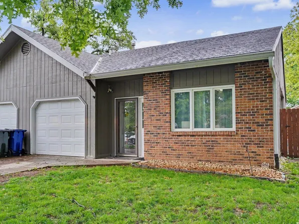 1713 E 21st Ter, Lawrence, KS 66046