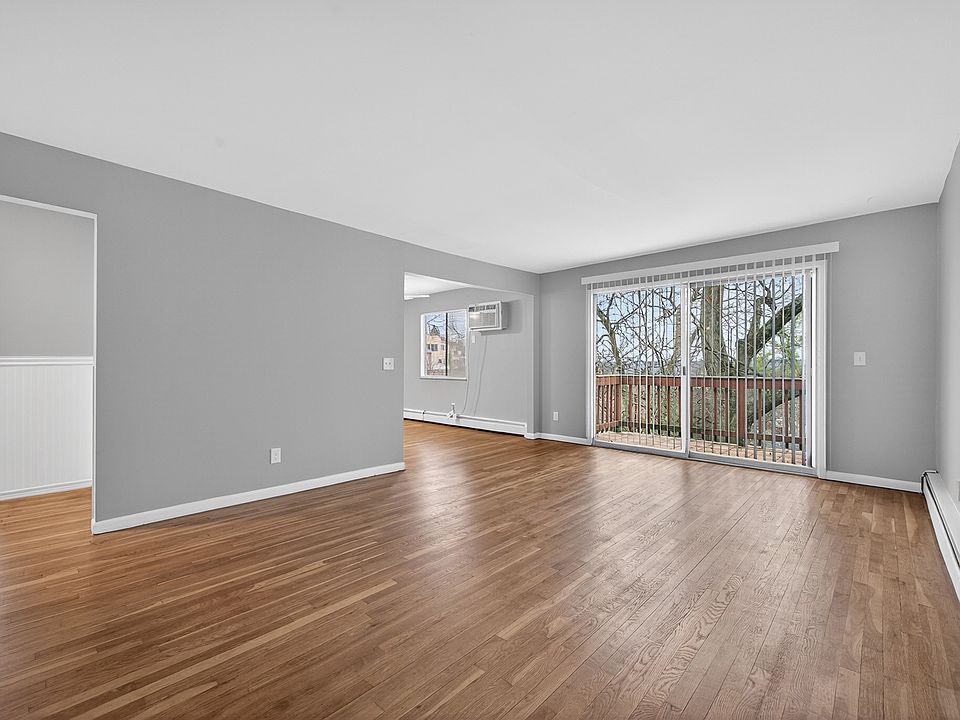 2x1 Renovated Living Room