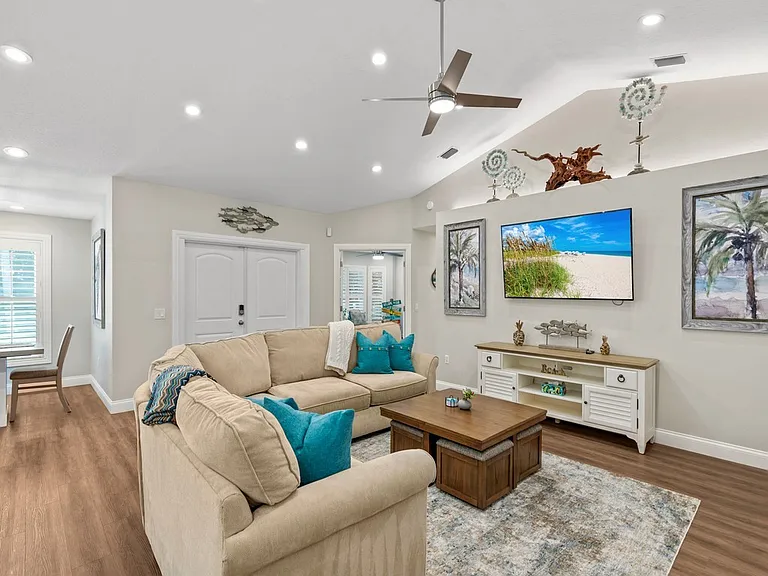 9575 Frangipani Dr — Photo 10