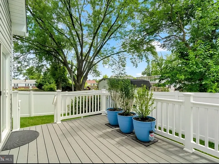 106 Ridgeway St — Photo 11