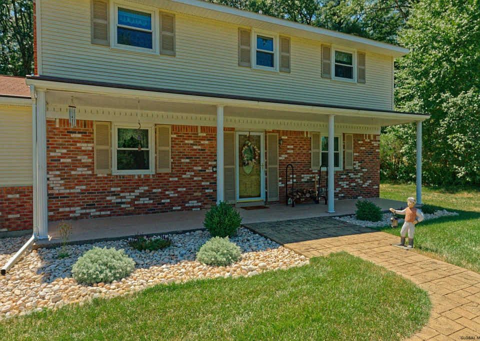 1st image of 22 Garrison Ln