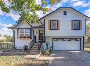 313 SE Onyx Ct, Lees Summit, MO 64063