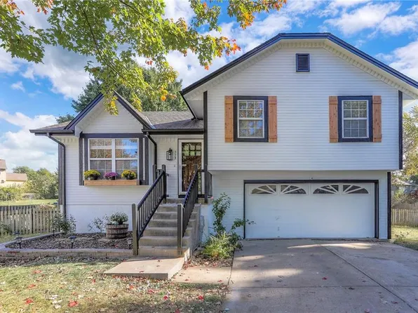 313 SE Onyx Ct, Lees Summit, MO 64063