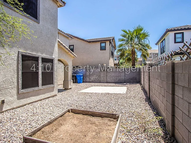 1161 E Boston St — Photo 32