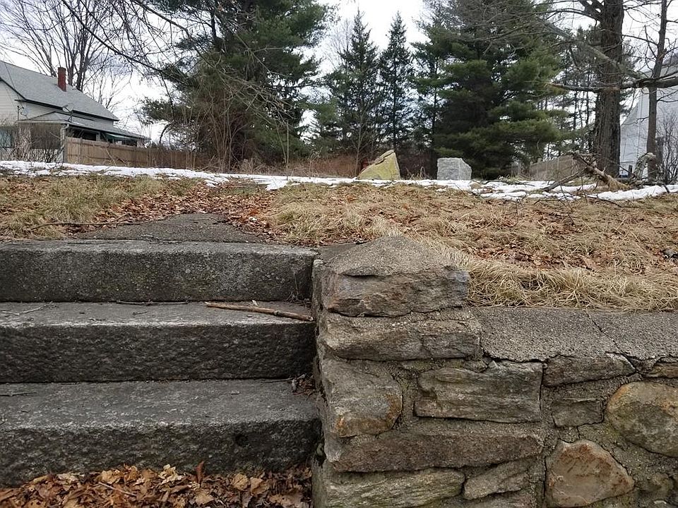 2nd image of 83 Douglas St
