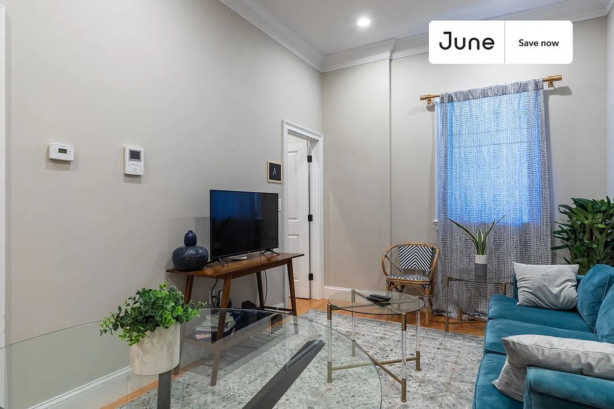 2 bedroom in North End on a flexible lease #275 — Photo 3