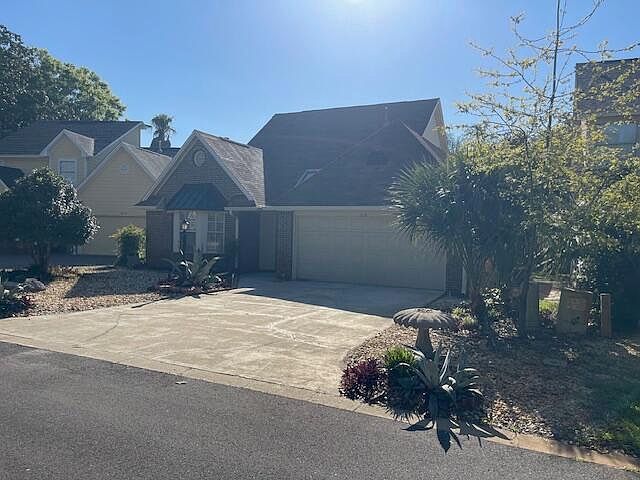 1st image of 810 Fairway Lakes Dr