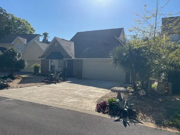 810 Fairway Lakes Dr, Niceville, FL 32578