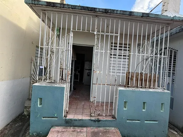 23 Calle Quinones, Manati, PR 00674