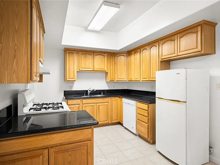 216-218 E Windsor Rd #1 — Photo 8