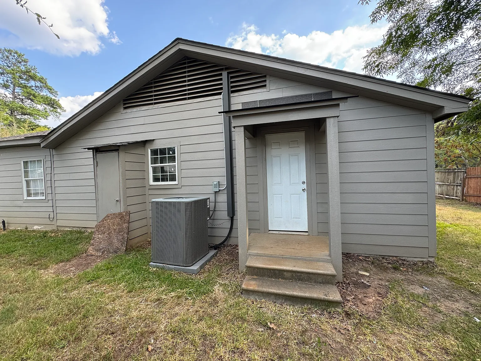 601 Nolen St — Photo 3
