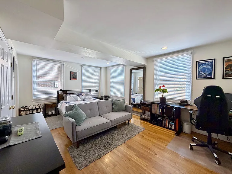 521 E 2nd St #1 — Photo 6