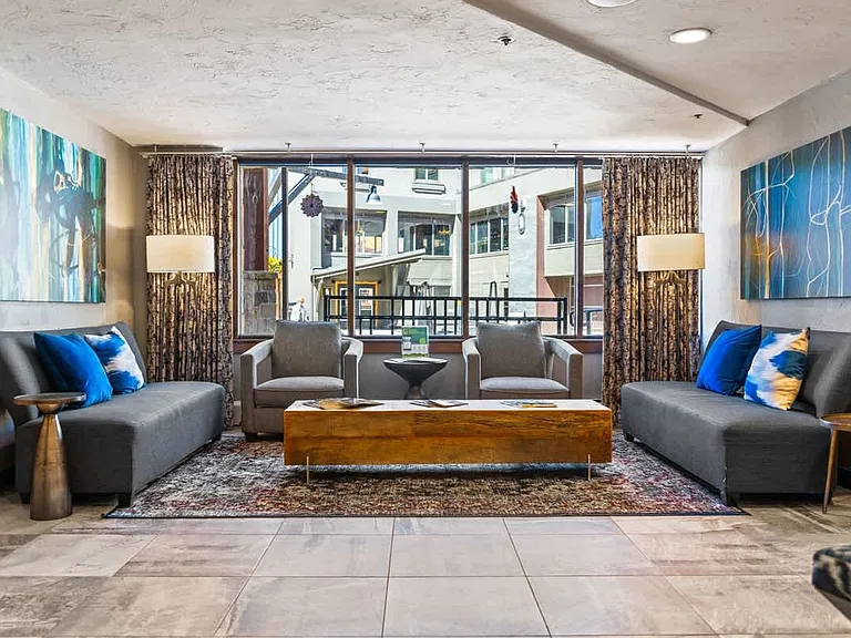 Building's Lounge