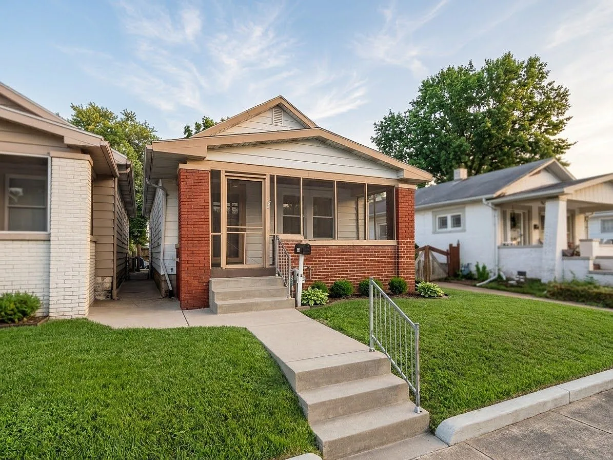 2 bed, 1.0 bath, $1,100 — Photo 1