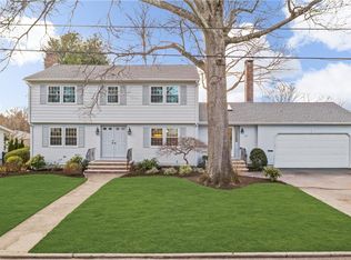 217 Belvedere Dr, Cranston, RI 02920