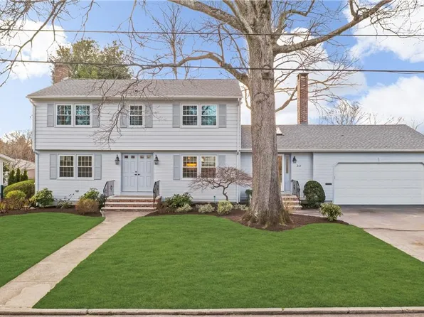 217 Belvedere Dr, Cranston, RI 02920
