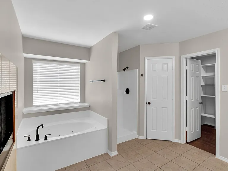 4729 Woodhaven Ln — Photo 24