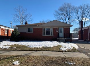21448 Arrowhead St, Saint Clair Shores, MI 48082