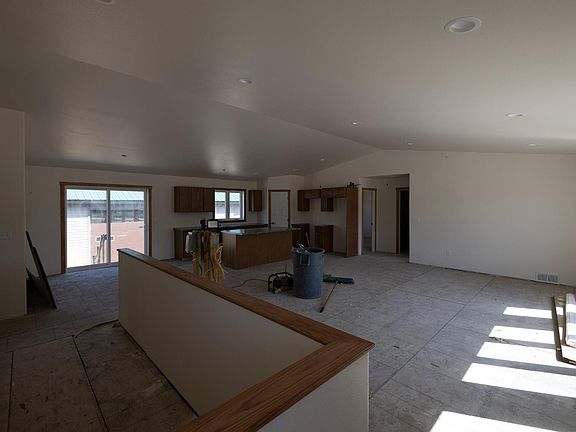 4th image of 801 9th St E