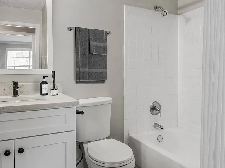 Riverset Apartments — Photo 28