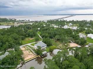 218 Poindexter Dr, Pass Christian, MS 39571