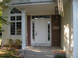 611 Candlewick Dr NE, Poplar Grove, IL 61065