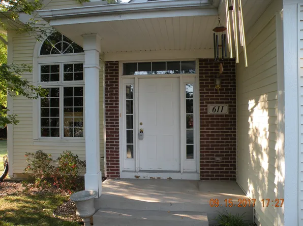 611 Candlewick Dr NE, Poplar Grove, IL 61065