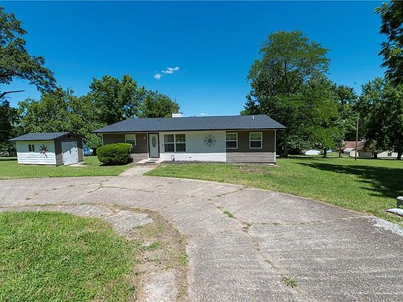 3rd image of 30293 Autumn Rd