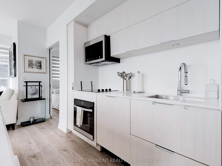 370 Martha St #1707 — Photo 7