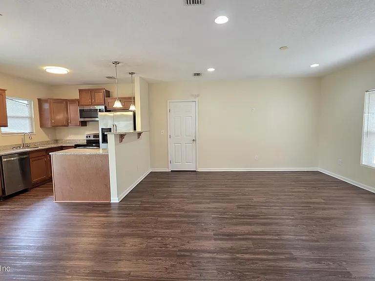 8240 Pear Rd — Photo 5