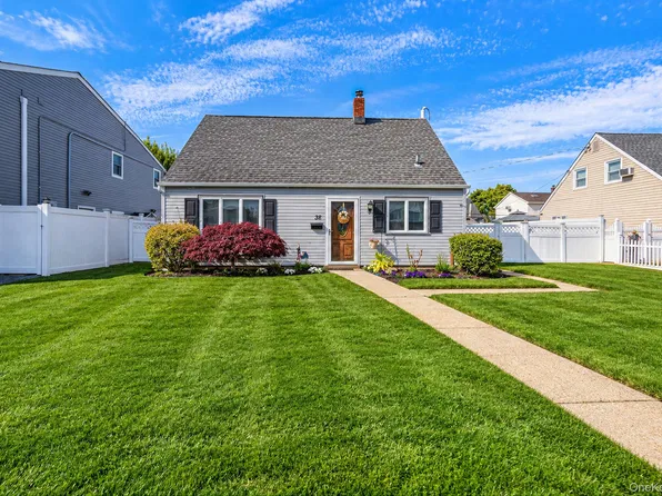 38 Anvil Lane, Levittown, NY 11756