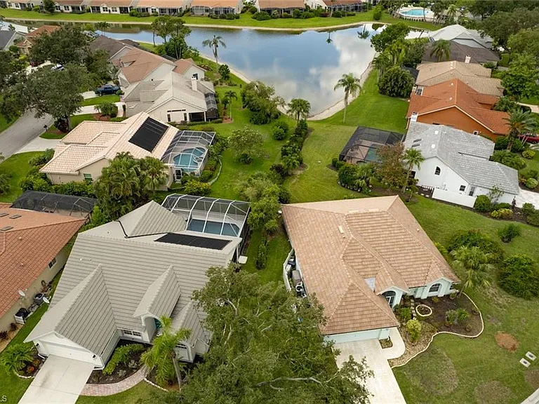 11394 Waterford Village Dr — Photo 2