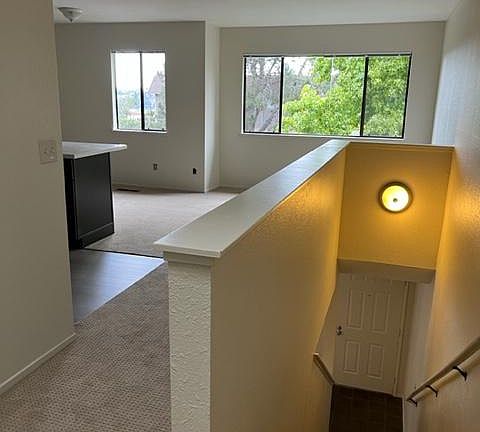 5th image of 47 Parkview Terrace Dr