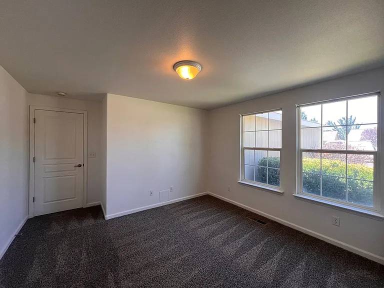 2628 Elizabeth Pkwy — Photo 27