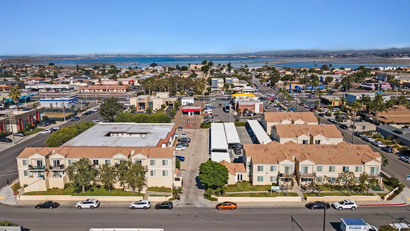 Rancho Coronado Condos — Photo 2