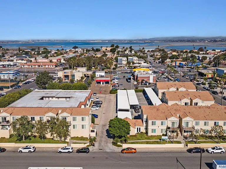 Rancho Coronado Condos — Photo 2